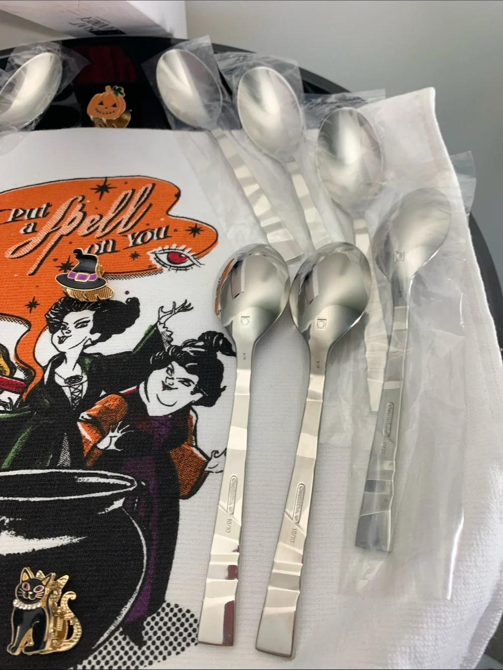 Oneida Verge pattern - 1 Dozen Oval Soup Spoons RARE FIND NWT